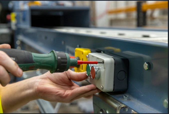 Maintenance Engineer, 1. image